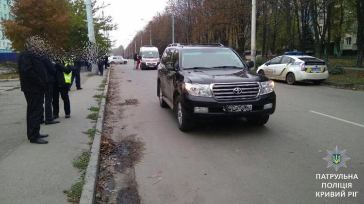 В Кривом Роге девочка, перебегая дорогу в неустановленном месте, попала под машину