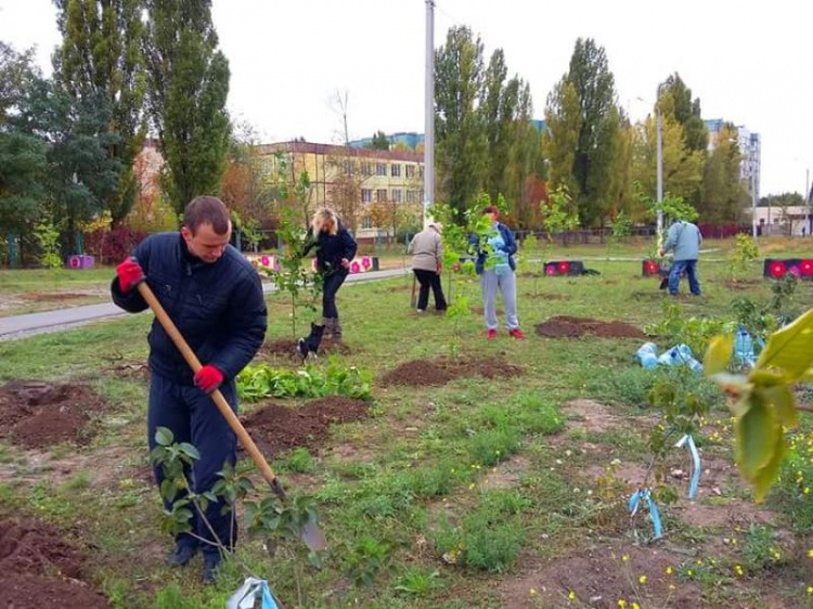 Жители одного из районов в Кривом Роге продолжают благоустраивать свой район (ФОТО)