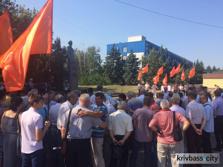 В Кривом Роге прошел торжественный митинг ПАО "АрселорМиттал Кривой Рог" (ФОТО)