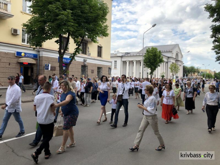 Красота этнической моды: в Кривом Роге прошел парад вышиванок (ФОТО, ВИДЕО)