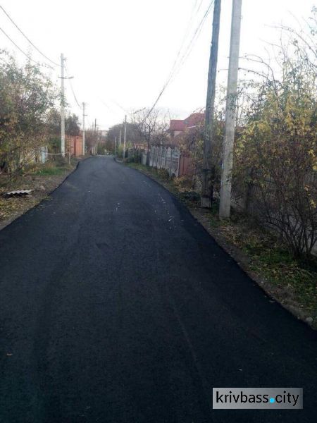 В Кривом Роге продолжают приводить в порядок межквартальные дороги (ФОТО)