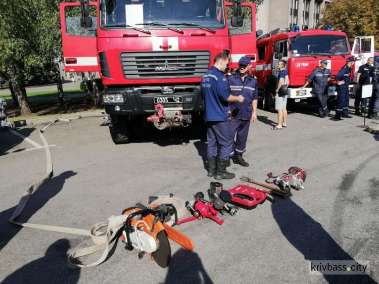 Всегда готовы прийти на помощь: в Кривом Роге ко Дню спасателя организовали праздник (ФОТО)