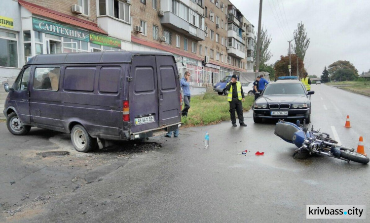 ДТП в Кривом Роге: на узкой дороге столкнулись мотоциклист и «ГАЗель» (ФОТО)