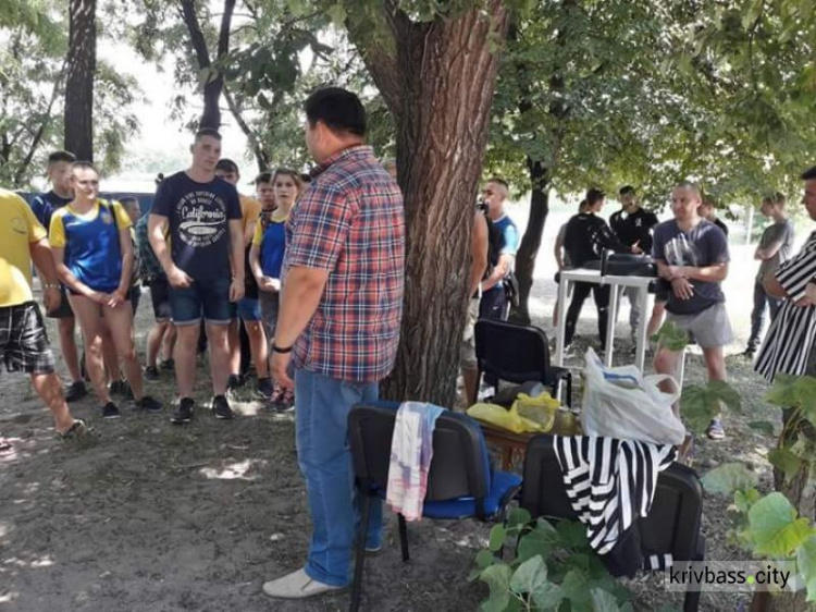 В Кривом Роге ко Дню конституции провели турнир по волейболу (ФОТОРЕПОРТАЖ)