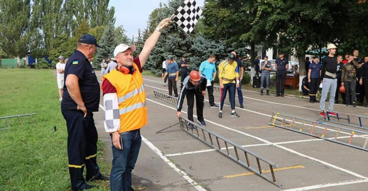 В Кривом Роге провели чемпионат области по пожарно-прикладному спорту (фото)