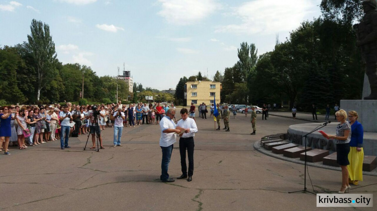 От имени президента в Кривом Роге наградили 15 волонтёров (ФОТО)