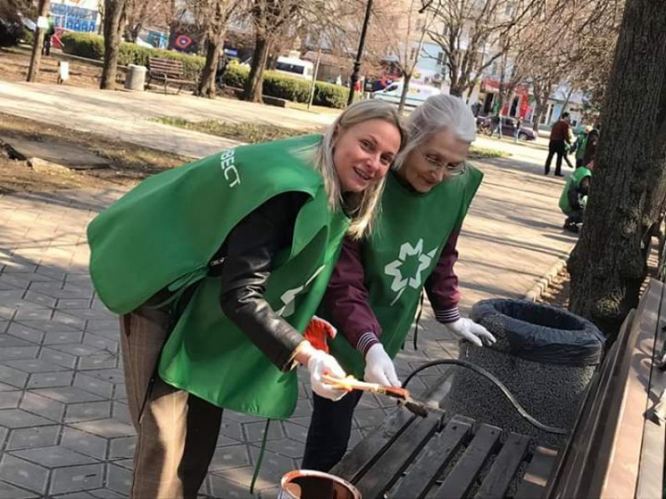 В Кривом Роге ещё один сквер и детскую площадку привели в порядок (фото)