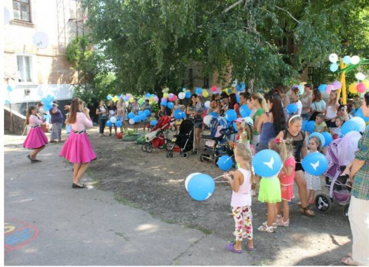 В одном из районов Кривого Рога прошли торжественные открытия детских площадок (ФОТО)