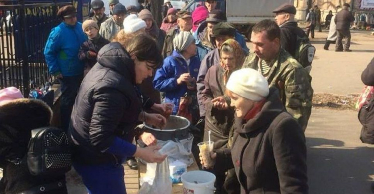 В Кривом Роге волонтеры просят горожан пожертвовать 20 гривен, чтобы накормить одного голодного