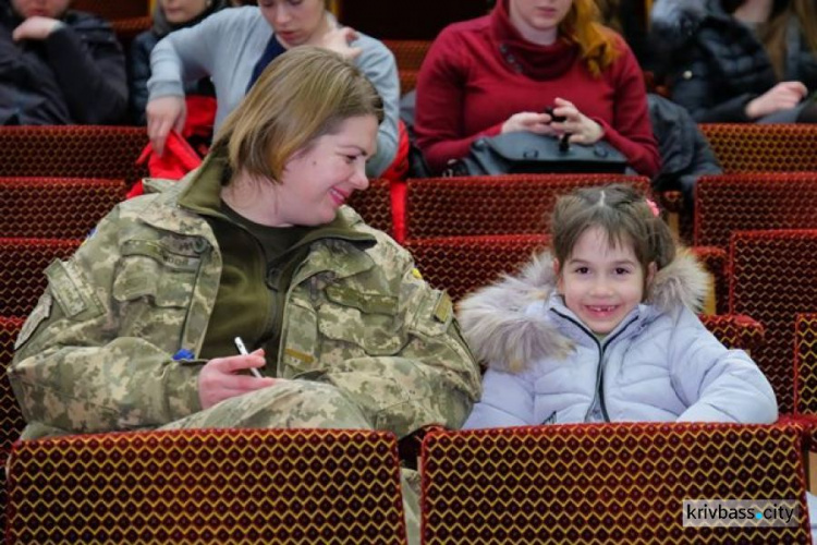 Обязательно для просмотра: в Днепре презентовали фильм о женщинах в АТО (ФОТО)