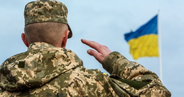 Уряд ухвалив щомісячні доплати військовим та рятувальникам: подробиці