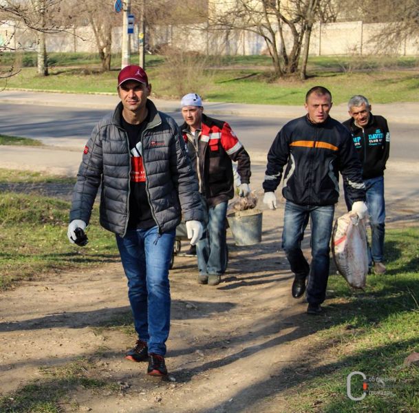 В Кривом Роге прошла традиционная Соколовская Толока – «Заречный» стал чище (фото)