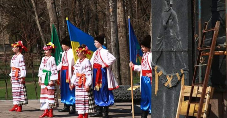 В Кривом Роге началась реставрация мемориального комплекса и братской могилы (ФОТО)