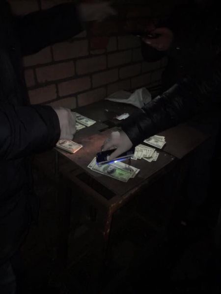 В Днепропетровске задержали взяточника с рекордной суммой 35 тысяч доллар