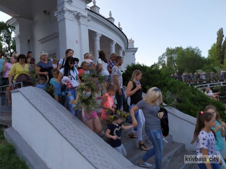 Песни, хороводы и венки на воде: как криворожане отметили Ивана Купала (фото)