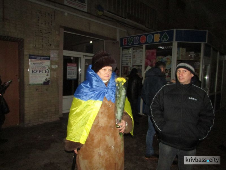 В Кривом Роге встретили бойца, который вернулся из плена (ФОТО, ВИДЕО)