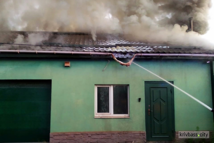 В Центрально-Городском районе горели гаражи с иномарками и мотоциклом