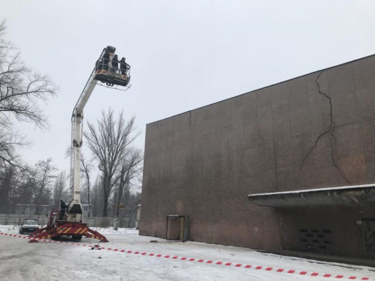 В Кривом Роге в кинотеатре рухнула крыша (обновлено)