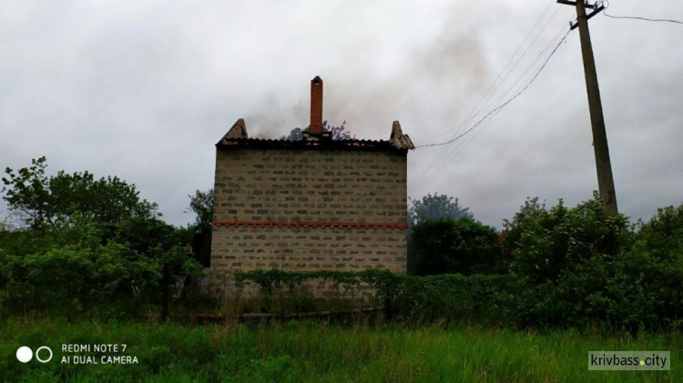 В Криворожском районе горела дача