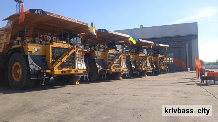 Нові Caterpillar для промисловців Кривого Рогу: «АрселорМіттал Кривий Ріг» поповнив автопарк спецтехніки