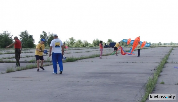 В Кривом Роге на военном аэродроме запускали жуков и осьминогов (ФОТО)