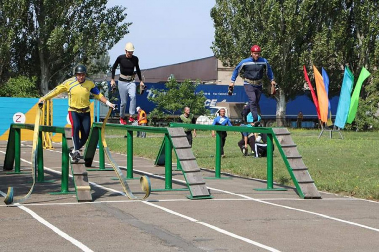 В Кривом Роге провели чемпионат области по пожарно-прикладному спорту (фото)