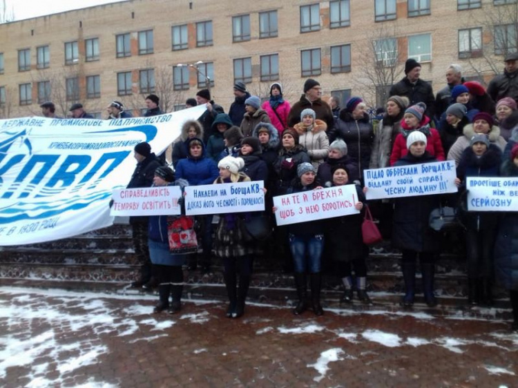 В Кривом Роге сотрудники КПВС собрались на акцию поддержки под зданием Криворожского отдела Нацполиции