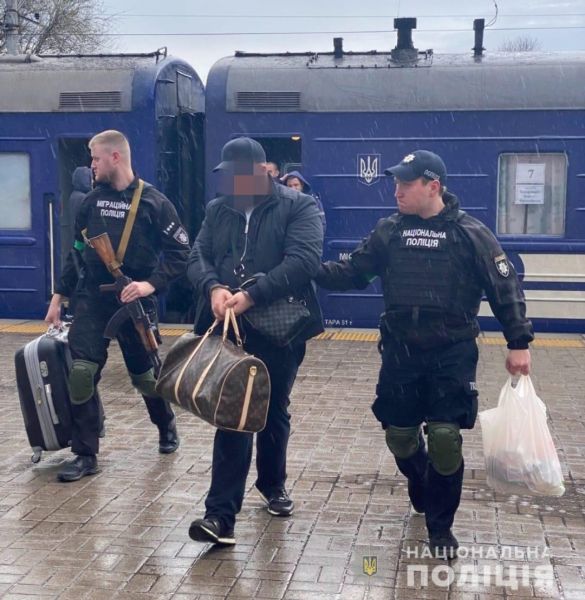 Поліція затримала дніпрянина, який заробляв на сексуальній експлуатації жінок