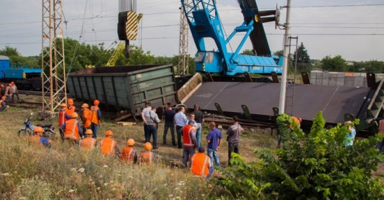 На Днепропетровщине сошли с рельсов 5 вагонов (ФОТО\ВИДЕО)