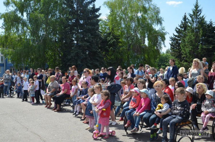 Творческие семьи Кривого Рога продемонстрировали таланты на "Дне семьи" (ФОТО)