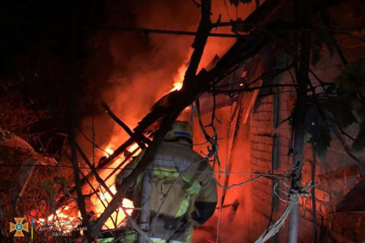 На Дніпропетровщині рятувальники загасили пожежі, які виникли внаслідок обстрілу рф