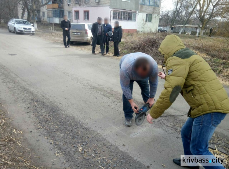 Предприниматели, ремонтировавшие дорогу в Апостолово, присвоили полмиллиона гривен государственных средств (ФОТО)