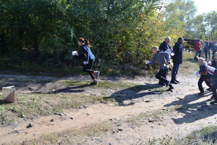 Азарт и море эмоций: в Кривом Роге прошли общегородские соревнования по спортивному ориентированию (фото)