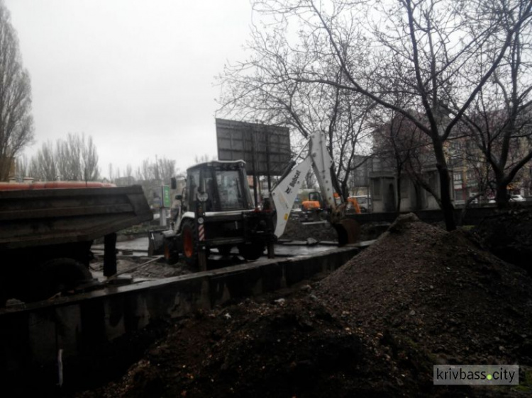 Полным ходом: в Кривом Роге идет ремонт парка имени Богдана Хмельницкого (фотофакт)