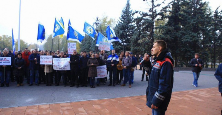 Работники криворожских промпредприятий митинговали против принятия кабального закона №1210 (фото)