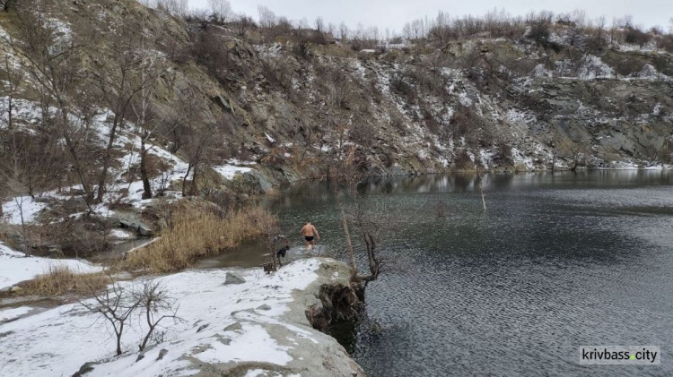 Прямо зараз: у Покровському районі святкують Водохреща