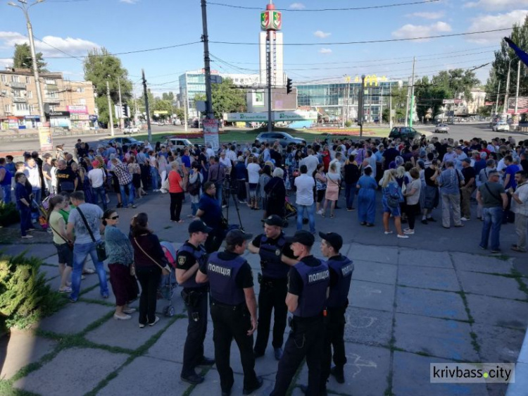 В Кривом Роге провели марш "За традиционные семейные ценности" (ФОТОРЕПОРТАЖ, ВИДЕО)