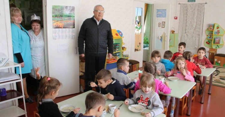 В школьных столовых  Кривого Рога проинспектировали качество питания  (фото)