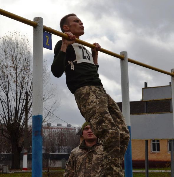 В 17 ОТБр Кривого Рога военнослужащие доказывали, насколько "здоров дух в их здоровом теле"