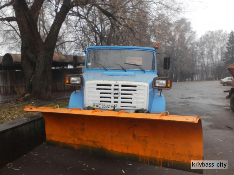 В Кривом Роге прошел парад снегоуборочной техники (ФОТОРЕПОРТАЖ)