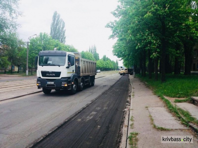 В Кривом Роге продолжаются работы по ремонту дорог (ФОТОФАКТ)