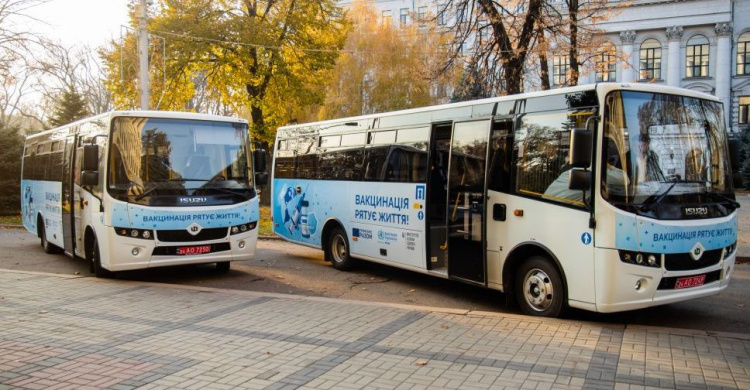 Кривий Ріг отримав автобус для підвозу людей до центрів вакцинації