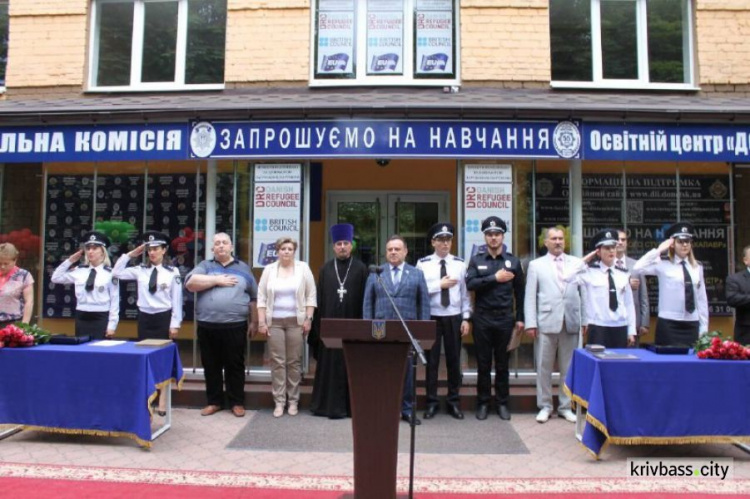 В Кривом Роге состоялся торжественный выпуск бакалавров ДЮИ (ФОТОФАКТ)