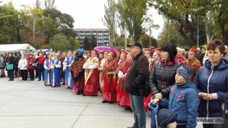 В Кривом Роге состоялся 1-й Международный фестиваль казацкой песни (ФОТОРЕПОРТАЖ)