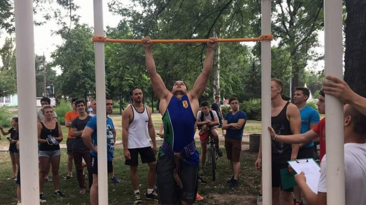 Названы победители: в Кривом Роге прошли соревнования по Street Workout (ФОТО)