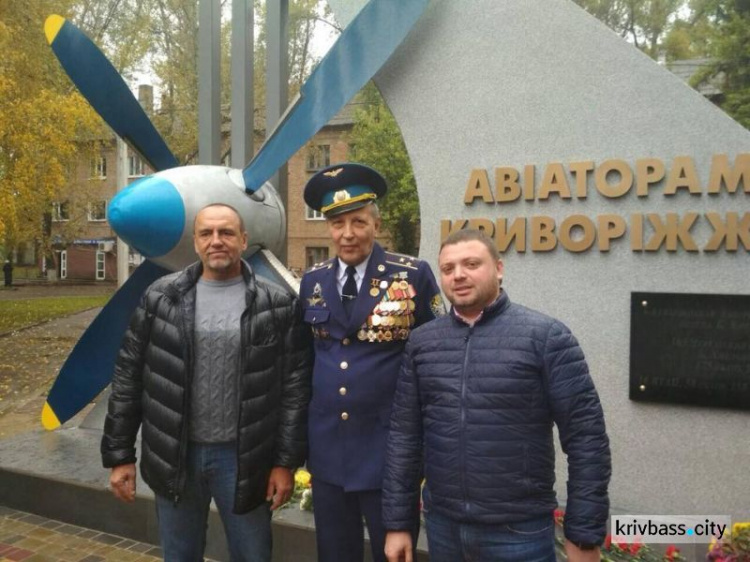 В Кривом Роге смастерили и открыли первый памятный знак авиаторам (ФОТО)