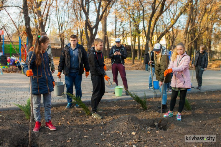 В Кривом Роге обновили старый парк в промышленном районе (фото)