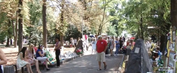 В Центрально-Городском районе криворожан развлекали  «Фотосушкой», флеш-мобом, уличным боулингом и зажигательными танцами (ФОТО)