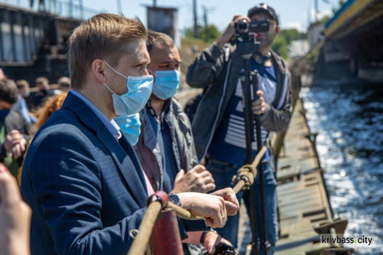 В Днепропетровской области под Никополем запустили движение по понтонном мосту