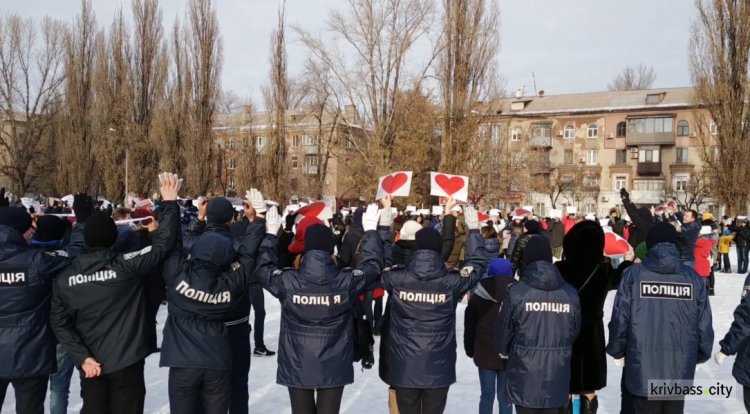 Знай наших: в Кривом Роге сформировали самое большое живое сердце Днепропетровской области (фото, видео)